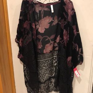 Velvet floral kimono